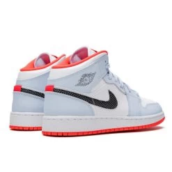 Air Jordan 1 Mid Half Blue Polka Dot Swoosh 8 Air Jordan 1 Mid Half Blue Polka Dot Swoosh -Urban Sneaker Soldes air jordan 1 mid half blue polka dot swoosh 2