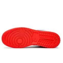 Air Jordan 1 Mid Half Blue Polka Dot Swoosh 9 Air Jordan 1 Mid Half Blue Polka Dot Swoosh -Urban Sneaker Soldes air jordan 1 mid half blue polka dot swoosh 3