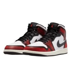 Air Jordan 1 Mid SE Wear-Away Chicago 6 Air Jordan 1 Mid SE Wear-Away Chicago -Urban Sneaker Soldes air jordan 1 mid se wear away chicago 1