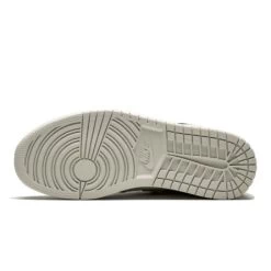 Air Jordan 1 Retro High Defiant SB NYC To Paris -Urban Sneaker Soldes air jordan 1 retro high defiant sb nyc to paris 3