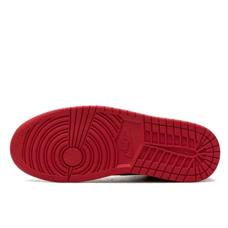 Air Jordan 1 Retro High OG Satin Bred 6 Air Jordan 1 Retro High OG Satin Bred – Image 4