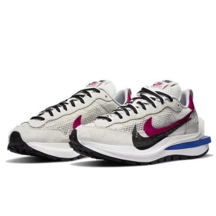 Nike Sacai Vaporwaffle Sport Fuchsia Game Royal 4 Nike Sacai Vaporwaffle Sport Fuchsia Game Royal – Image 2