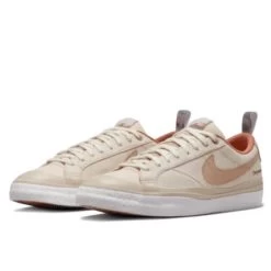 Nike SB Blazer Low QS Doyenne Skateboards Coconut Milk Rattan -Urban Sneaker Soldes nike sb blazer low qs doyenne skateboards coconut milk rattan 1