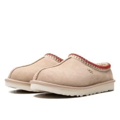UGG Tasman Slipper Sand Dark Cherry -Urban Sneaker Soldes ugg tasman slipper sand dark cherry 1